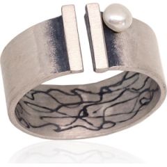 Серебряное кольцо #2101741(Matt+POx-MattBk)_PE, Серебро	925°, оксид (покрытие), Жемчуг , Размер: 17.5, 4.5 гр.