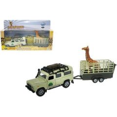 Land Rover automašīna ar piekabi un žirafi