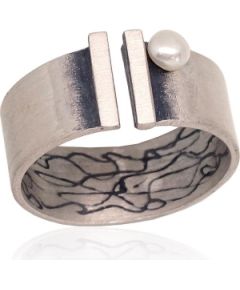 Серебряное кольцо #2101741(Matt+POx-MattBk)_PE, Серебро	925°, оксид (покрытие), Жемчуг , Размер: 17.5, 4.6 гр.