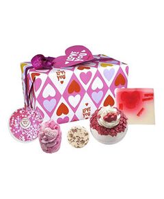 Bomb Cosmetics Love you Set