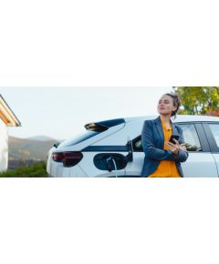 Qoltec Mobile charger for electric cars EV with 2-in-1 adjustment Type 2 7kW CEE 32A/5 PIN 230V LCD Portable Wallbox 5m