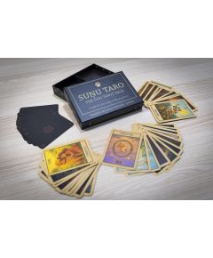 Suņu Taro — Latvijas radīts intuitīvs kāršu komplekts Ziemassvētku dekorācijas