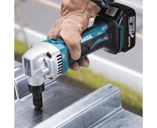 Makita DJN161Z 18V metāls-1.6mm, nerūsējošais tērauds-12mm, Akumulatora Izciršanas iekārta, Bez akum. un lādētāja