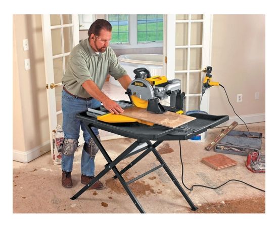 DeWalt D24000-QS Keramikas flīžu zāģis ar 250mm disku. 1600W