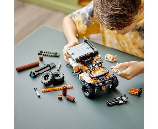 LEGO Technic Visurgājējs (42139)