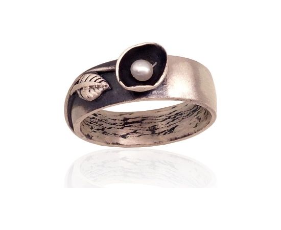 Серебряное кольцо #2101734(Matt+POx-MattBk)_PE, Серебро	925°, оксид (покрытие), Жемчуг , Размер: 18, 5.6 гр.