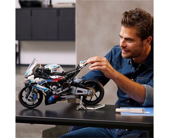 LEGO Technic BMW M 1000 RR (42130)