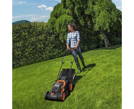 Lawn mower WORX WG779E