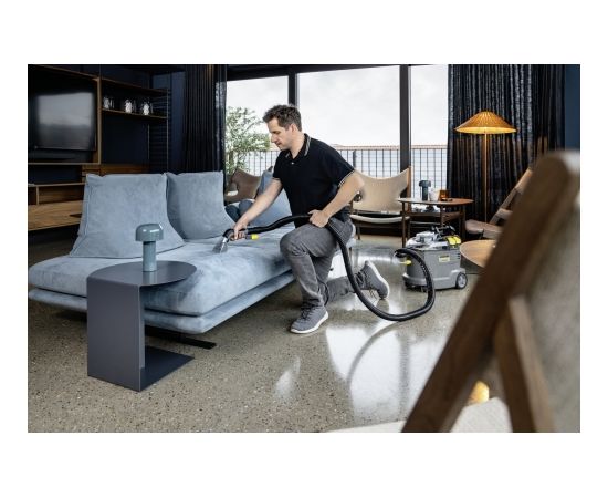 Karcher Puzzi 8/1 C mazgājošais putekļusūcējs ar rokas uzgali