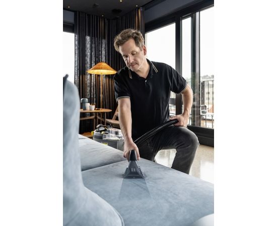 Karcher Puzzi 8/1 C mazgājošais putekļusūcējs ar rokas uzgali