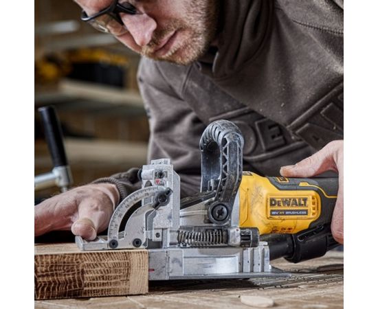 DEWALT DCW682N-XJ Akumulatora savienojumu frēze 18V (bez akumulatora un lādētāja)