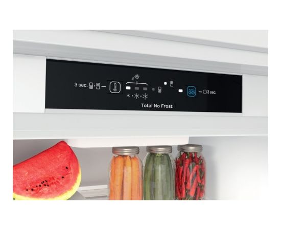Indesit INC18 T311 fridge-freezer Built-in 250 L F White Ledusskapji, iebūvējami