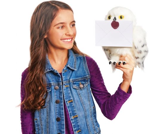 Spin Master Wizarding World Harry Potter, Enchanting Hedwig Interactive Owl with Over 15 Sounds and Movements and Hogwarts Envelope, Kids Toys for Ages 5 and up