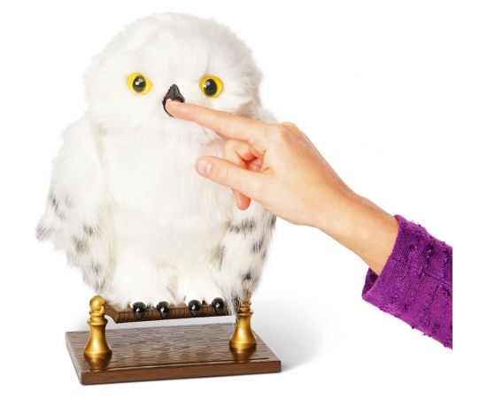 Spin Master Wizarding World Harry Potter, Enchanting Hedwig Interactive Owl with Over 15 Sounds and Movements and Hogwarts Envelope, Kids Toys for Ages 5 and up