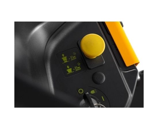 Zāliena traktors Stiga Tornado Special; 10,0 kW hidrostatiskā pārnesumkārba + eļļa Zāles pļaušanas traktori