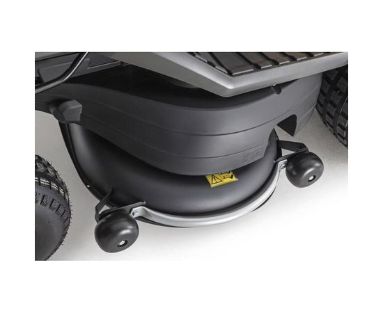 Zāliena traktors Stiga Tornado Special; 10,0 kW hidrostatiskā pārnesumkārba + eļļa Zāles pļaušanas traktori