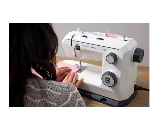 Husqvarna Onyx 25 sewing machine