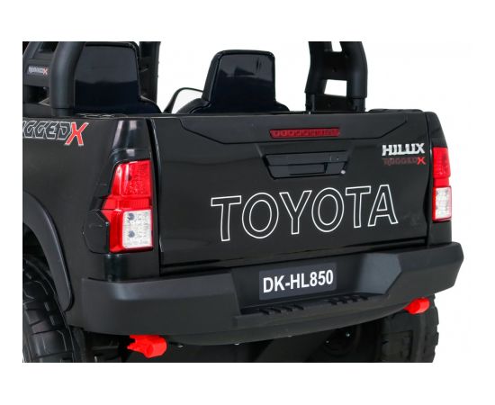 Toyota Hillux elektromobilis, melns