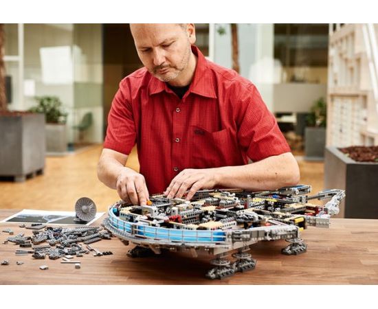 LEGO Star Wars Millennium Falcon 75192 (7541 pieces)