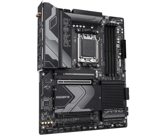 Mainboard GIGABYTE AMD X670 SAM5 ATX Memory DDR5 Memory slots 4 2xPCI-Express 3.0 16x 1xPCI-Express 4.0 16x 2xM.2 1xHDMI 4xUSB 2.0 8xUSB 3.2 1xUSB-C 1xRJ45 3xAudio port X670GAMINGXAXV2 Mātes plates