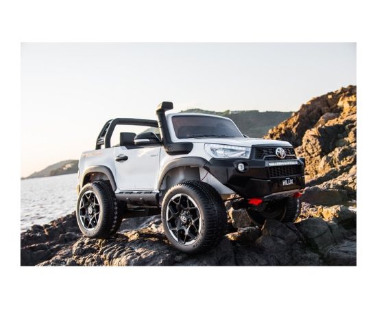 Lean Cars Toyota Hilux Black Painted Divvietīgais elektromobilis bērniem