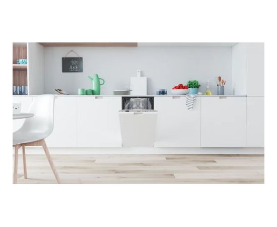 Integrated dishwasher Indesit DSIO3M24CS