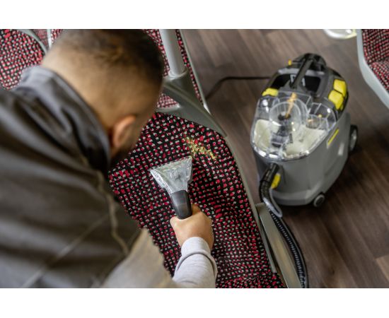 Karcher Puzzi 8/1 C mazgājošais putekļusūcējs ar rokas uzgali