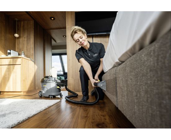 Karcher Puzzi 8/1 C mazgājošais putekļusūcējs ar rokas uzgali