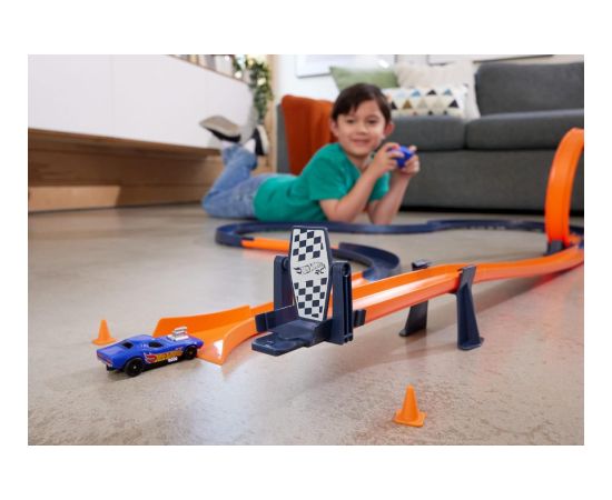 Hot Wheels HXX45 R/C Машинка + Трасса  1:64
