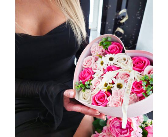 Мыльные розы Springos HA7444 24 шт. выбор цветов в коробке-сердце из розовых цветов