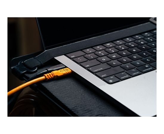 Tether Tools кабель USB-C - USB-C TetherPro Optima 10G Right Angle 3 м, оранжевый