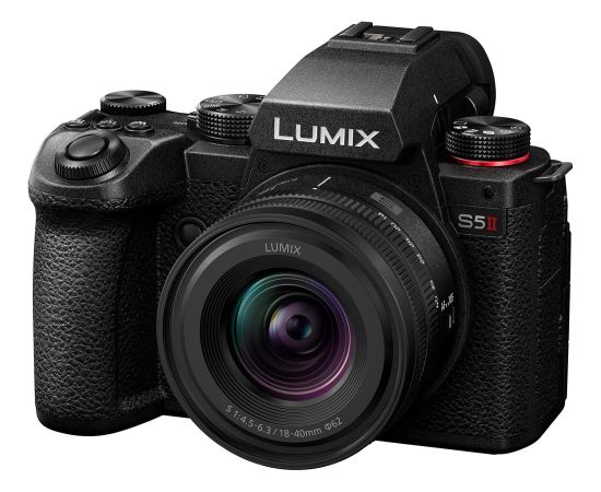 Panasonic Lumix DC-S5 II + 18-40mm