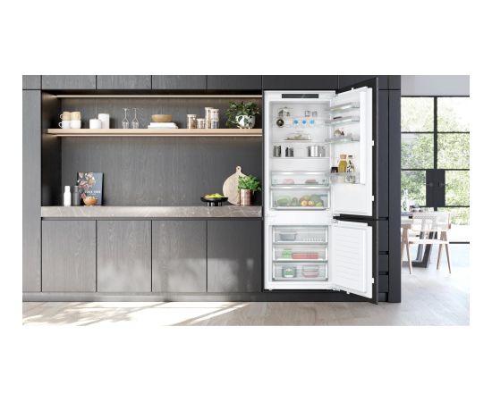 Siemens iQ300 KB96NVFE0 fridge-freezer Built-in 383 L E White
