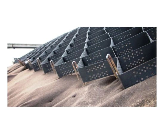 Ģeošūna grunts stabilizēšanai un nogāžu stiprināšanai 70mm 2,46x6,1m (15m2), Šūnas izmērs 203x246mm