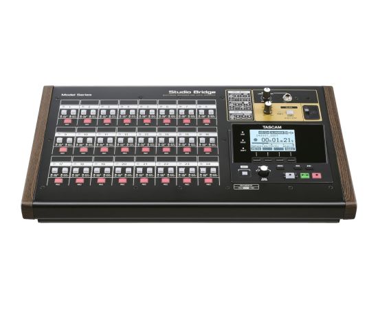 Tascam Studio Bridge - 24-ścieżkowy rejestrator dźwięku / interfejs audio/MIDI