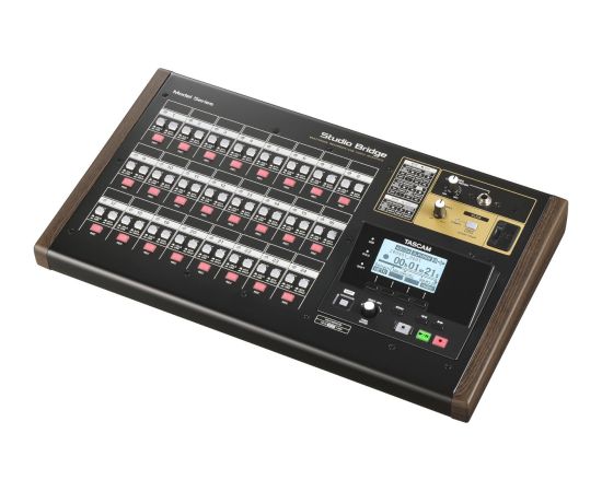 Tascam Studio Bridge - 24-ścieżkowy rejestrator dźwięku / interfejs audio/MIDI