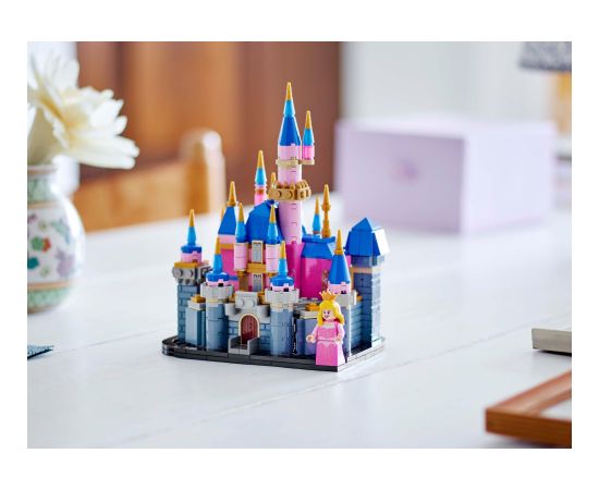 LEGO Disney Mały zamek Śpiącej Królewny Disneya (40720)