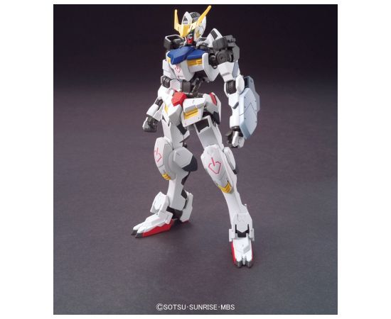 Bandai HG 1/144 GN-004 Gundam Nadleeh collectible figurine