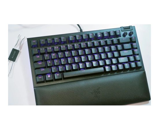 Razer BlackWidow V4 75% Mehāniskā Spēļu Tastatūra / Melna
