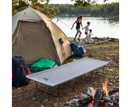 NC3504 Īpaši viegla gaiši pelēka kempinga gulta Nils Camp