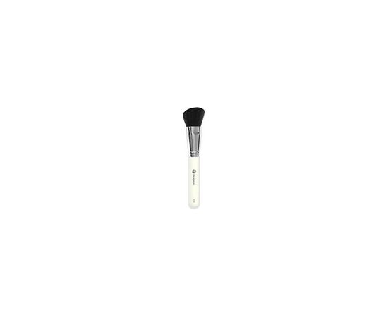 Dermacol Chopped cosmetic brush on blush and D54 bronzer