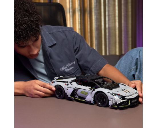 Lego Technic Supersamochód Lamborghini Revuelto (42214)