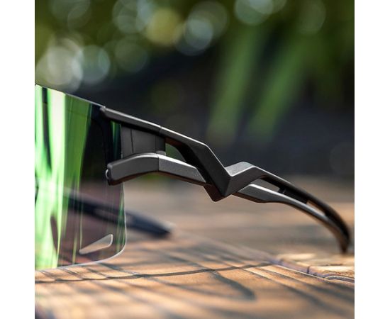 Photochromic cycling glasses with UV protection and Rockbros transparent black corrective insert