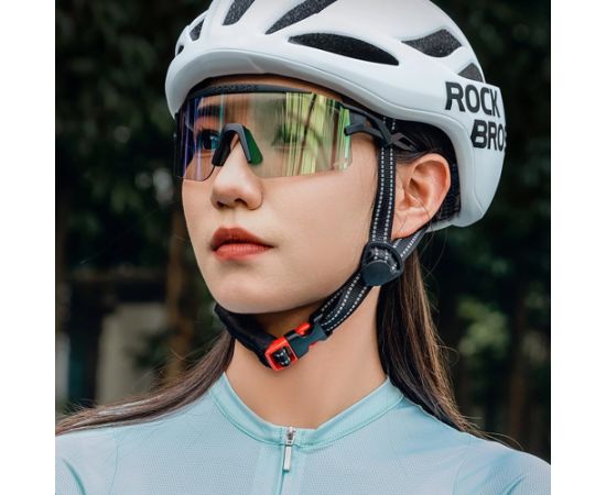 Photochromic cycling glasses with UV protection and Rockbros transparent black corrective insert