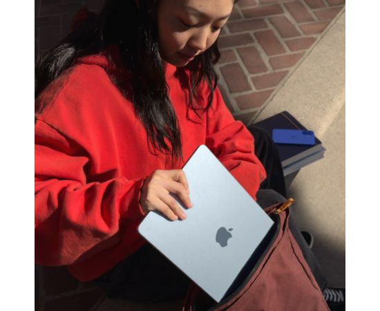 Apple MacBook Air 13-inch : M4 chip with 10-core CPU and 10-core GPU, 24GB, 512GB SSD - Starlight