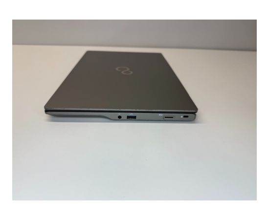 Fujitsu RENEW Grade B LIFEBOOK U7411 13.9 " FHD i5-1135G7 8 GB SSD 256 GB Intel Iris Xe Graphics Windows 11 Pro Keyboard language Nordic/Estonian 12 month(s)