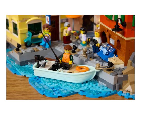 LEGO IDEAS 21359 Italian Riviera