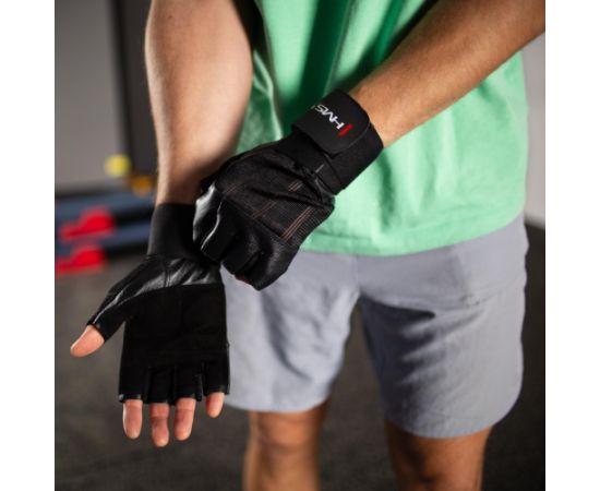 RST04 S IZMĒRS FITNESA CIMDI HMS fitnesa cimdi, saites un jostas