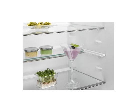ELECTROLUX ENN3074EFW ledusskapis 189cm, FrostFree, SD, iebūvējams Ledusskapji, iebūvējami