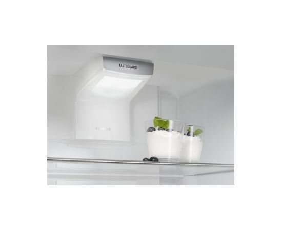 ELECTROLUX ENN3074EFW ledusskapis 189cm, FrostFree, SD, iebūvējams Ledusskapji, iebūvējami